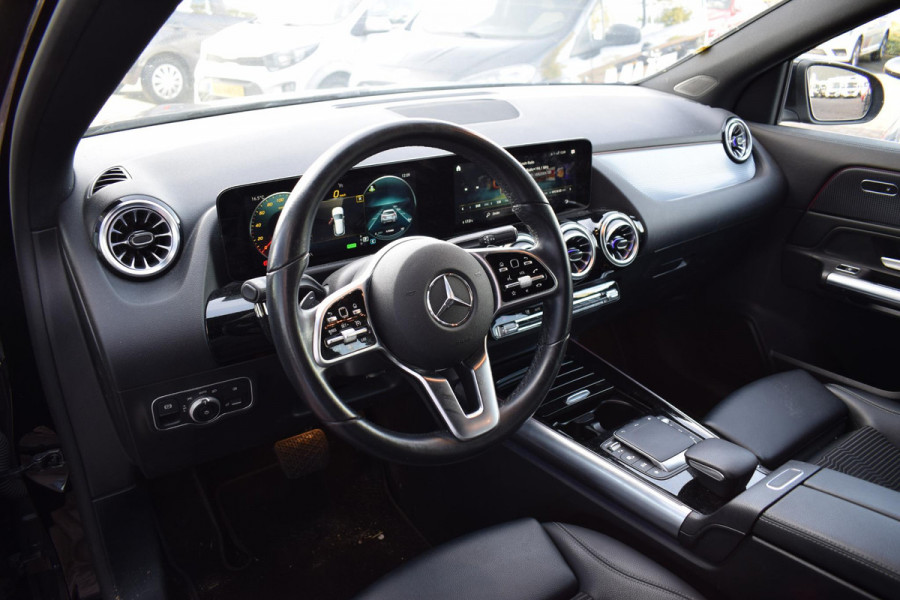 Mercedes-Benz EQA 250 Business Solution AMG 67 kWh | Apple CarPlay | Stoelverwarming | Half Leer