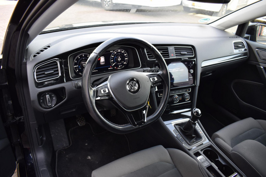 Volkswagen Golf 1.5 TSI Highline | Trekhaak | Apple CarPlay | Camera | Virtual