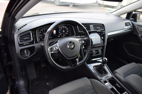 Volkswagen Golf 1.5 TSI Highline | Trekhaak | Apple CarPlay | Camera | Virtual