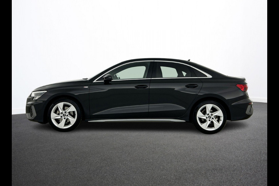 Audi A3 Limousine 30 TFSI S edition Navigatie Apple Carplay/Android Auto Parkeersensoren Adaptive Cruise Control Virtual Cockpit Climate Control Getinte ramen Lichtmetalen velgen