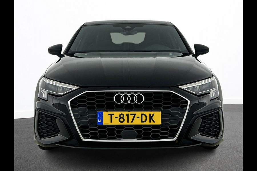 Audi A3 Limousine 30 TFSI S edition Navigatie Apple Carplay/Android Auto Parkeersensoren Adaptive Cruise Control Virtual Cockpit Climate Control Getinte ramen Lichtmetalen velgen