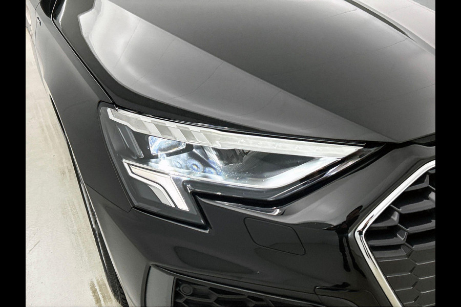 Audi A3 Limousine 30 TFSI S edition Navigatie Apple Carplay/Android Auto Parkeersensoren Adaptive Cruise Control Virtual Cockpit Climate Control Getinte ramen Lichtmetalen velgen