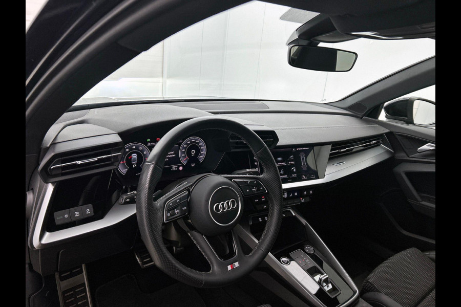Audi A3 Limousine 30 TFSI S edition Navigatie Apple Carplay/Android Auto Parkeersensoren Adaptive Cruise Control Virtual Cockpit Climate Control Getinte ramen Lichtmetalen velgen
