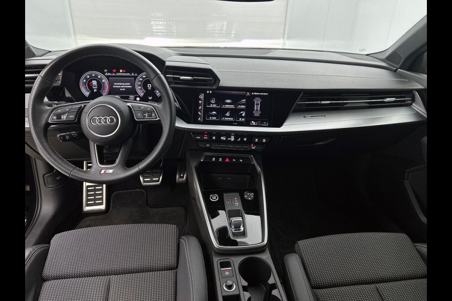 Audi A3 Limousine 30 TFSI S edition Navigatie Apple Carplay/Android Auto Parkeersensoren Adaptive Cruise Control Virtual Cockpit Climate Control Getinte ramen Lichtmetalen velgen