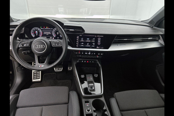 Audi A3 Limousine 30 TFSI S edition Navigatie Apple Carplay/Android Auto Parkeersensoren Adaptive Cruise Control Virtual Cockpit Climate Control Getinte ramen Lichtmetalen velgen