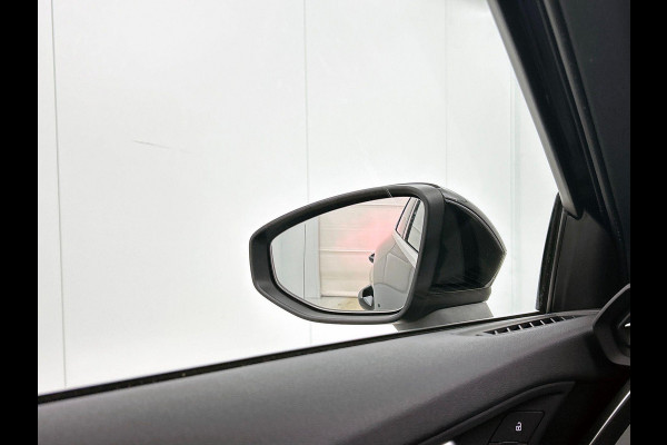 Audi A3 Limousine 30 TFSI S edition Navigatie Apple Carplay/Android Auto Parkeersensoren Adaptive Cruise Control Virtual Cockpit Climate Control Getinte ramen Lichtmetalen velgen