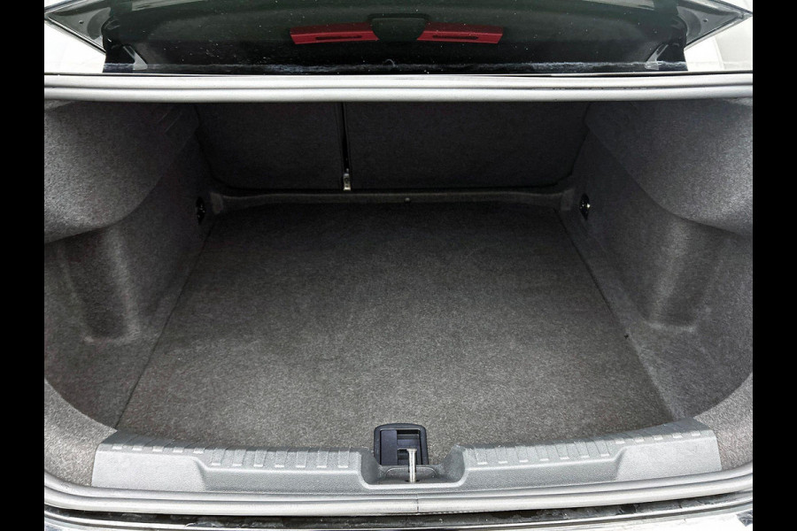 Audi A3 Limousine 30 TFSI S edition Navigatie Apple Carplay/Android Auto Parkeersensoren Adaptive Cruise Control Virtual Cockpit Climate Control Getinte ramen Lichtmetalen velgen