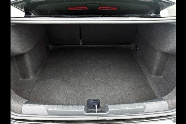 Audi A3 Limousine 30 TFSI S edition Navigatie Apple Carplay/Android Auto Parkeersensoren Adaptive Cruise Control Virtual Cockpit Climate Control Getinte ramen Lichtmetalen velgen