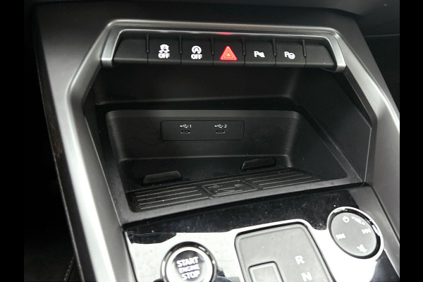 Audi A3 Limousine 30 TFSI S edition Navigatie Apple Carplay/Android Auto Parkeersensoren Adaptive Cruise Control Virtual Cockpit Climate Control Getinte ramen Lichtmetalen velgen