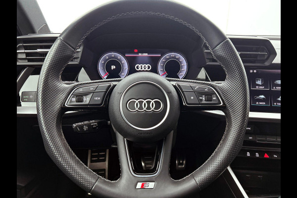 Audi A3 Limousine 30 TFSI S edition Navigatie Apple Carplay/Android Auto Parkeersensoren Adaptive Cruise Control Virtual Cockpit Climate Control Getinte ramen Lichtmetalen velgen