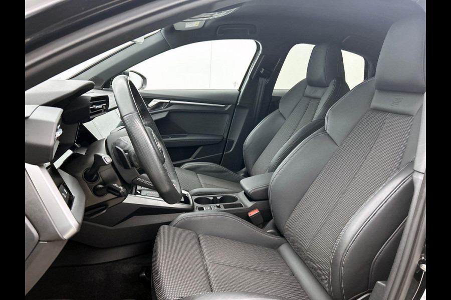 Audi A3 Limousine 30 TFSI S edition Navigatie Apple Carplay/Android Auto Parkeersensoren Adaptive Cruise Control Virtual Cockpit Climate Control Getinte ramen Lichtmetalen velgen