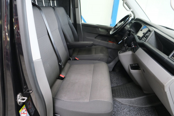 Volkswagen Transporter 2.0 TDI L2H1 30 Automaat - N.A.P. Airco, Cruise, Navi, PDC, Carplay, Trekhaak.
