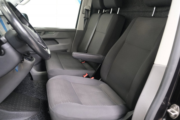 Volkswagen Transporter 2.0 TDI L2H1 30 Automaat - N.A.P. Airco, Cruise, Navi, PDC, Carplay, Trekhaak.