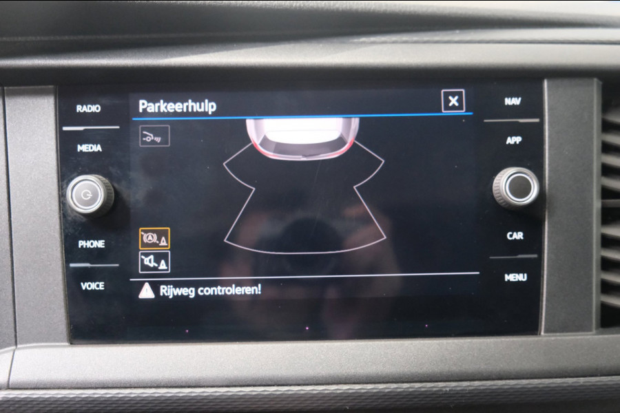 Volkswagen Transporter 2.0 TDI L2H1 30 Automaat - N.A.P. Airco, Cruise, Navi, PDC, Carplay, Trekhaak.