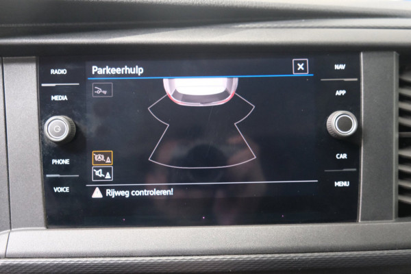 Volkswagen Transporter 2.0 TDI L2H1 30 Automaat - N.A.P. Airco, Cruise, Navi, PDC, Carplay, Trekhaak.