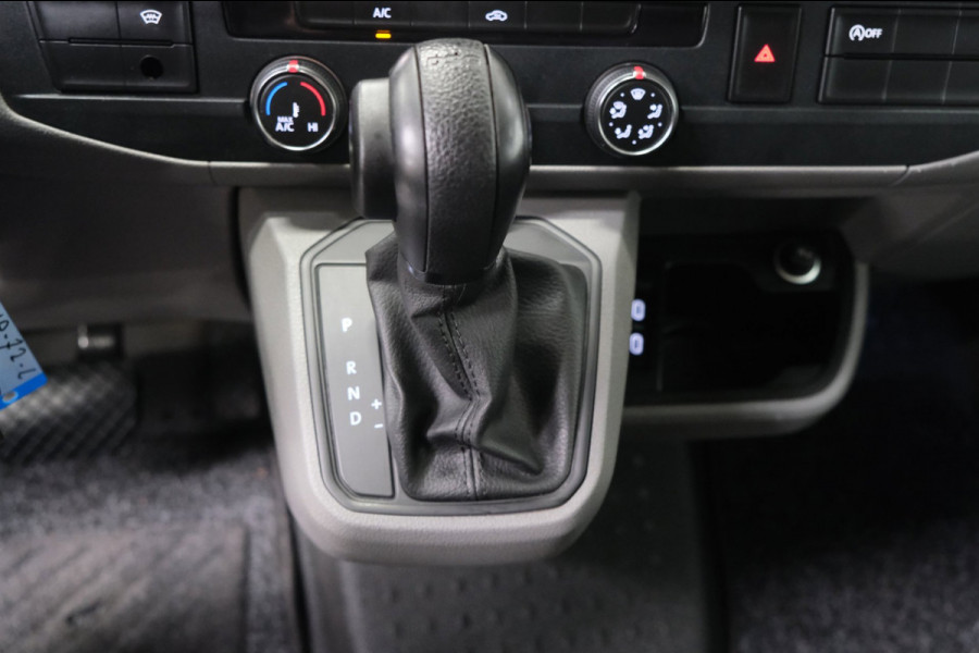 Volkswagen Transporter 2.0 TDI L2H1 30 Automaat - N.A.P. Airco, Cruise, Navi, PDC, Carplay, Trekhaak.
