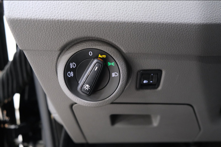 Volkswagen Transporter 2.0 TDI L2H1 30 Automaat - N.A.P. Airco, Cruise, Navi, PDC, Carplay, Trekhaak.