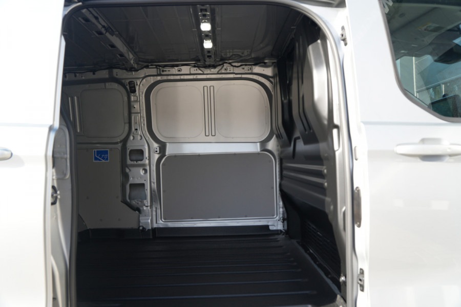 Ford E-Transit Cust. 340 L2H1 Limited 71 kWh - ACC - 360 Camera - Navigatie - Stoelverwarming - AGR bestuurdersstoel - Blind Spot - Rijklaar