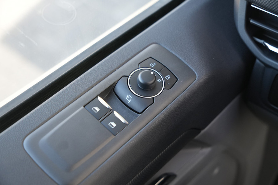 Ford E-Transit Cust. 340 L2H1 Limited 71 kWh - ACC - 360 Camera - Navigatie - Stoelverwarming - AGR bestuurdersstoel - Blind Spot - Rijklaar