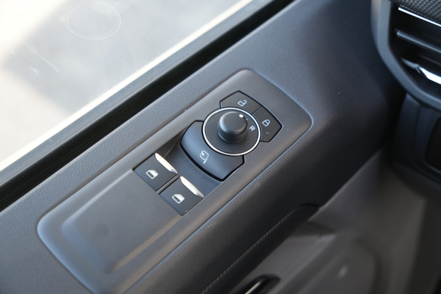 Ford E-Transit Custom 340 L2H1 Limited 71 kWh - ACC - 360 camera - Navigatie - Stoelverwarming - AGR bestuurdersstoel - Blind Spot - Rijklaar