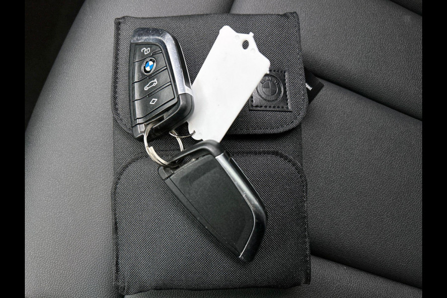 BMW 3 Serie Touring 320e PANO | EL-TREKHAAK | NAVI & CARPLAY | EL-ACHTERKLEP