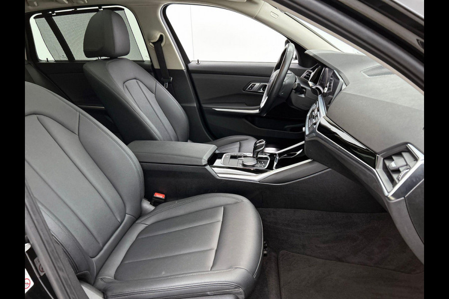 BMW 3 Serie Touring 320e PANO | EL-TREKHAAK | NAVI & CARPLAY | EL-ACHTERKLEP