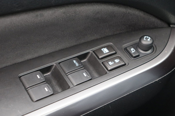 Suzuki Vitara 1.5 Hybrid Style Org.NL trekhaak pano-dak camera
