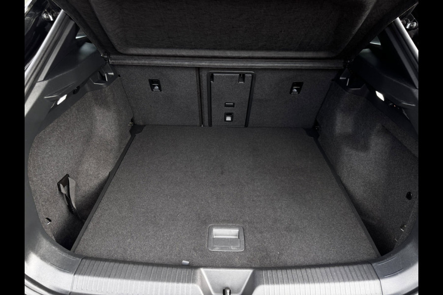 Volkswagen ID.4 Pro 77 kWh | 96% SOH | Trekhaak uitklapbaar | Winter Pack | PDC voor + Achter | Navigatie