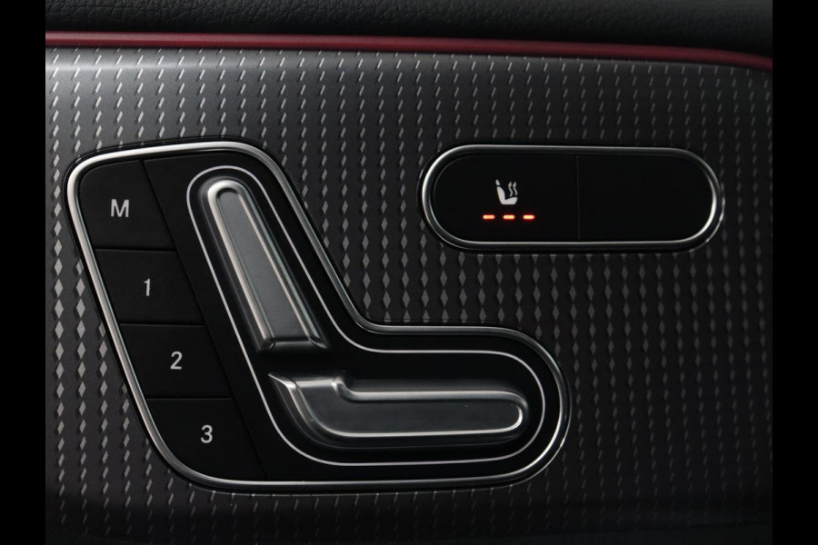 Mercedes-Benz EQB 300 4MATIC AMG Line 67 kWh | SOH 94,7% | Panoramadak | Half leder | Memory | Stoelverwarming | Cruise control | Head-up | 360 Camera | Sfeerverlichting