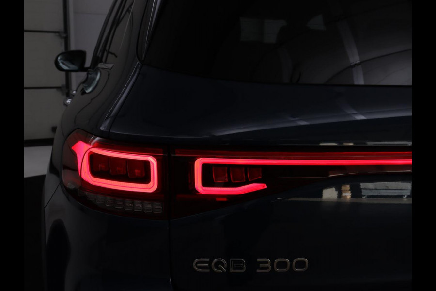 Mercedes-Benz EQB 300 4MATIC AMG Line 67 kWh | SOH 94,7% | Panoramadak | Half leder | Memory | Stoelverwarming | Cruise control | Head-up | 360 Camera | Sfeerverlichting