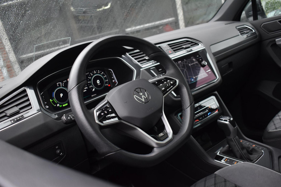 Volkswagen Tiguan 1.4 TSI eHybrid 3X R-Line Pano HUD Camera Trekhaak