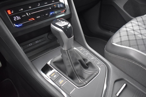Volkswagen Tiguan 1.4 TSI eHybrid 3X R-Line Pano HUD Camera Trekhaak