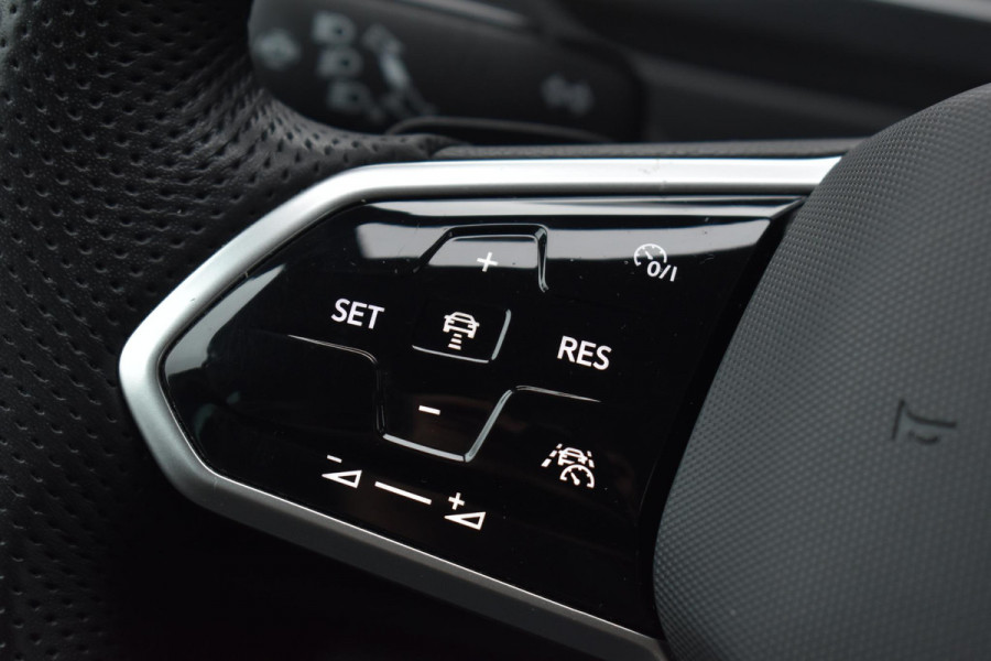 Volkswagen Tiguan 1.4 TSI eHybrid 3X R-Line Pano HUD Camera Trekhaak