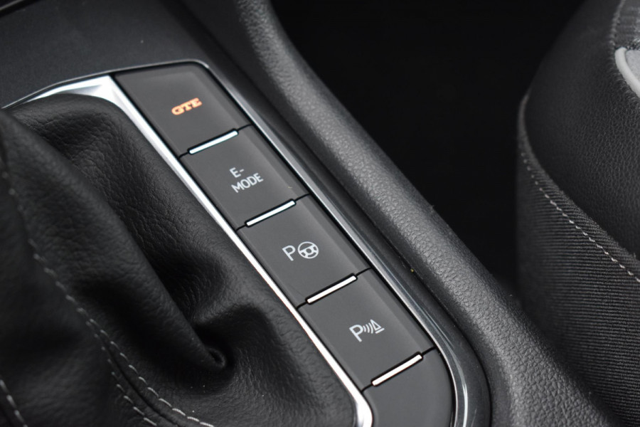 Volkswagen Tiguan 1.4 TSI eHybrid 3X R-Line Pano HUD Camera Trekhaak