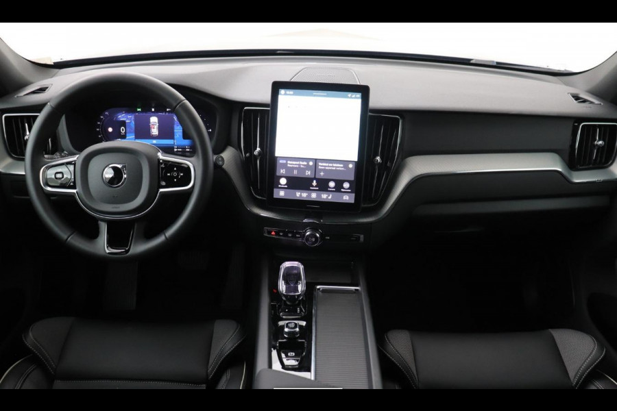Volvo XC60 T8 PHEV AWD Plus Black Edition Trekhaak | Open dak | Adapt. cruise | Head-up | 360 camera | Harman & Kardon | Stuur-/Stoelverwarming