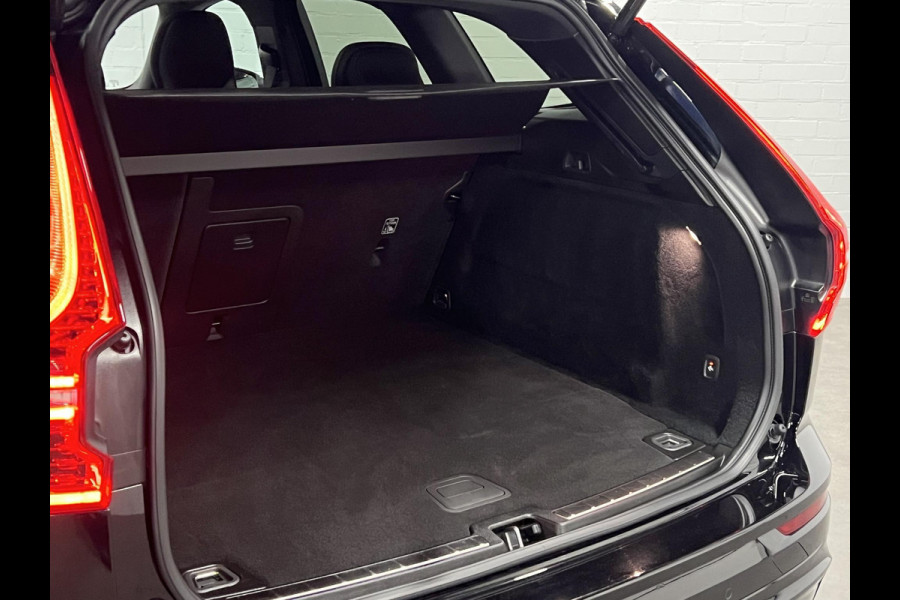 Volvo XC60 T8 PHEV AWD Plus Black Edition Trekhaak | Open dak | Adapt. cruise | Head-up | 360 camera | Harman & Kardon | Stuur-/Stoelverwarming