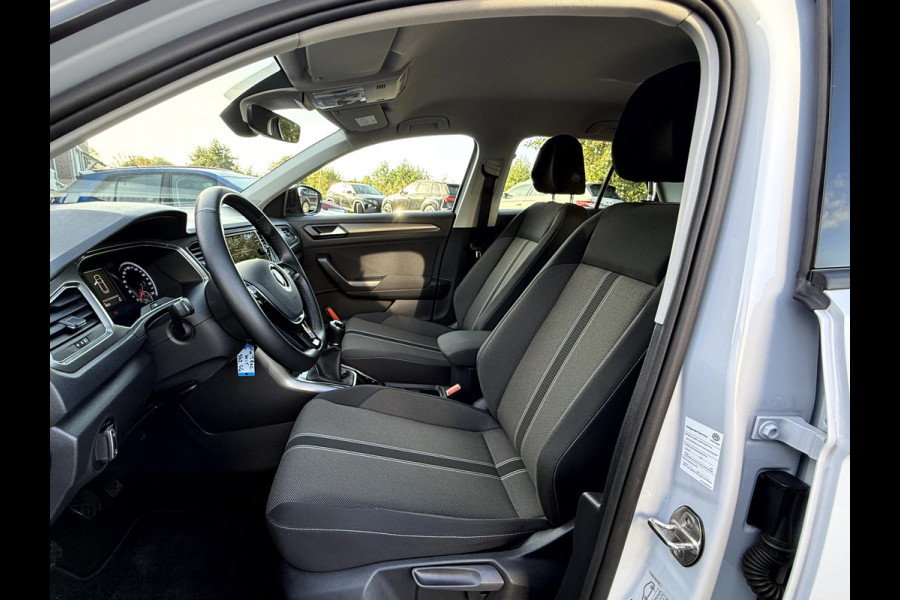 Volkswagen T-Roc 1.0 TSI Style slechts 14531 km, Navi, App Connect, 17''Lmv