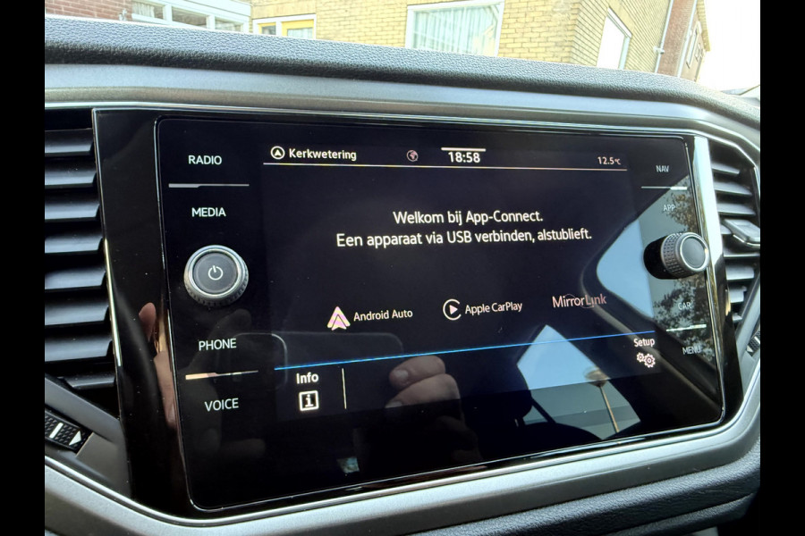 Volkswagen T-Roc 1.0 TSI Style slechts 14531 km, Navi, App Connect, 17''Lmv