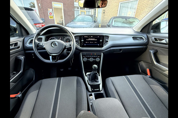 Volkswagen T-Roc 1.0 TSI Style slechts 14531 km, Navi, App Connect, 17''Lmv