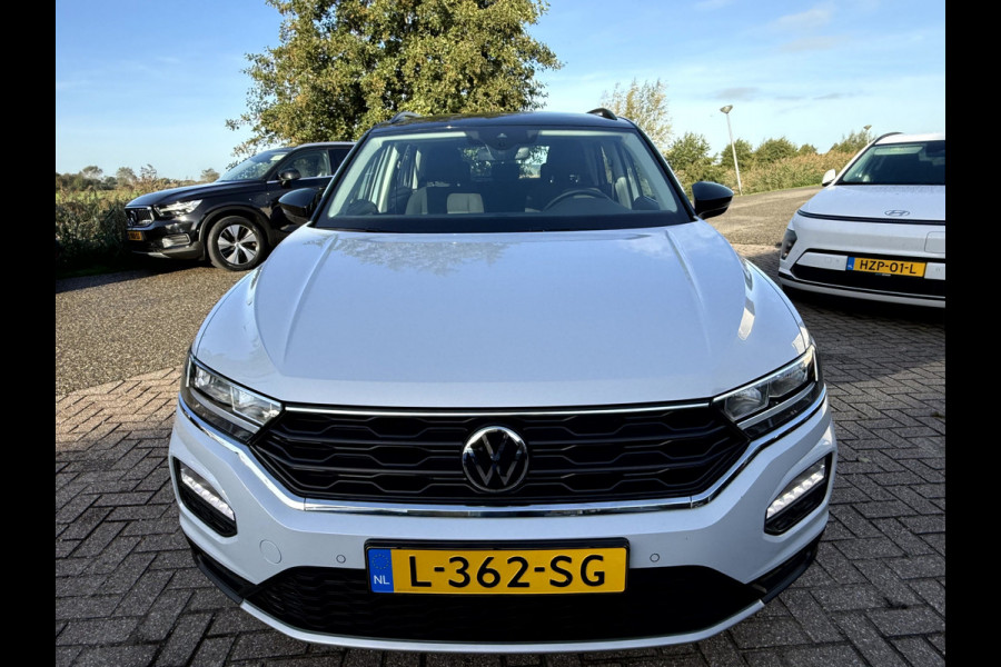 Volkswagen T-Roc 1.0 TSI Style slechts 14531 km, Navi, App Connect, 17''Lmv