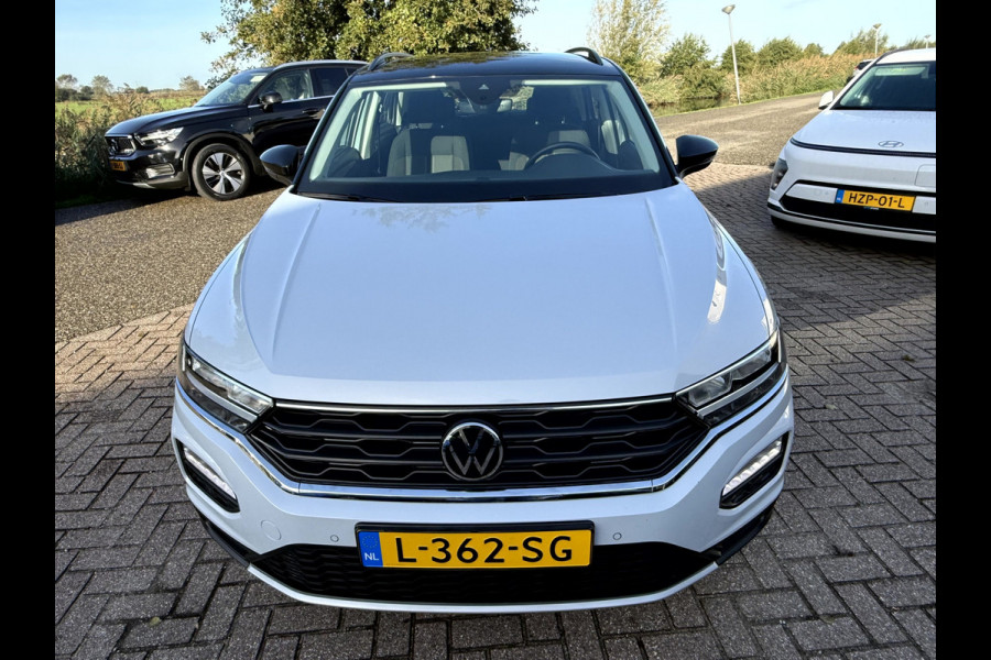 Volkswagen T-Roc 1.0 TSI Style slechts 14531 km, Navi, App Connect, 17''Lmv