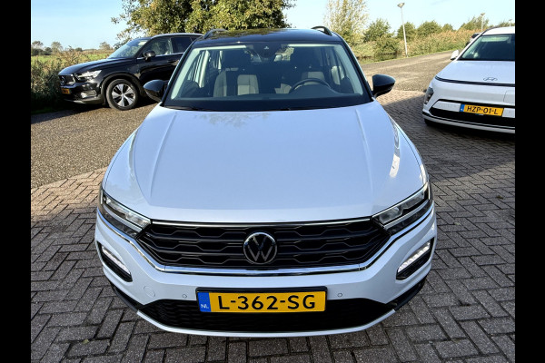 Volkswagen T-Roc 1.0 TSI Style slechts 14531 km, Navi, App Connect, 17''Lmv