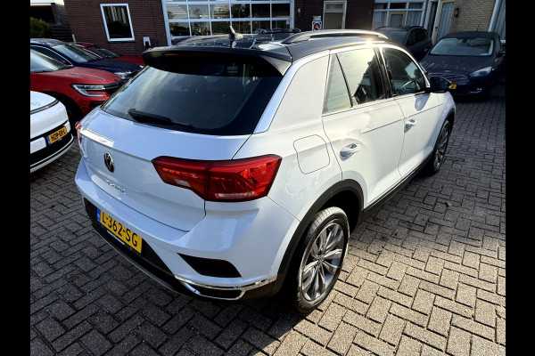 Volkswagen T-Roc 1.0 TSI Style slechts 14531 km, Navi, App Connect, 17''Lmv