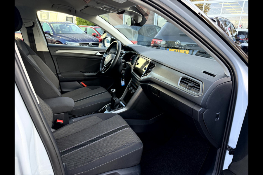 Volkswagen T-Roc 1.0 TSI Style slechts 14531 km, Navi, App Connect, 17''Lmv