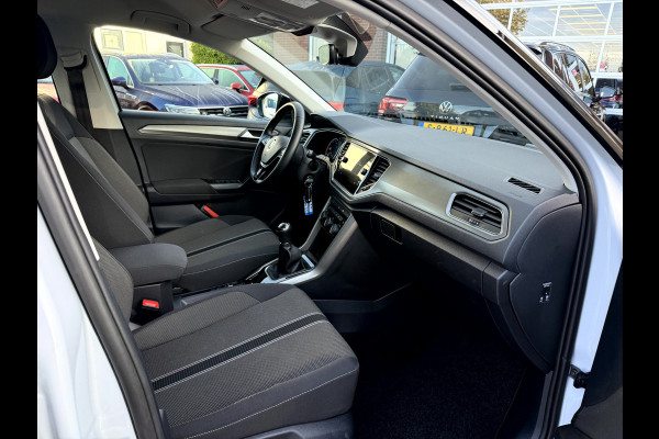 Volkswagen T-Roc 1.0 TSI Style slechts 14531 km, Navi, App Connect, 17''Lmv