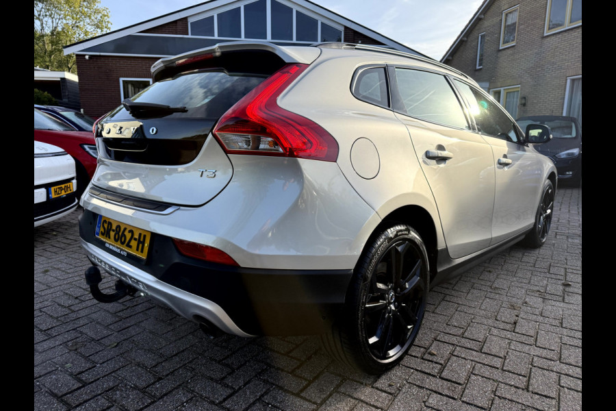 Volvo V40 Cross Country 1.5 T3 Nordic+ Luxury Panoramadak, 18''Lmv, Trekhaak