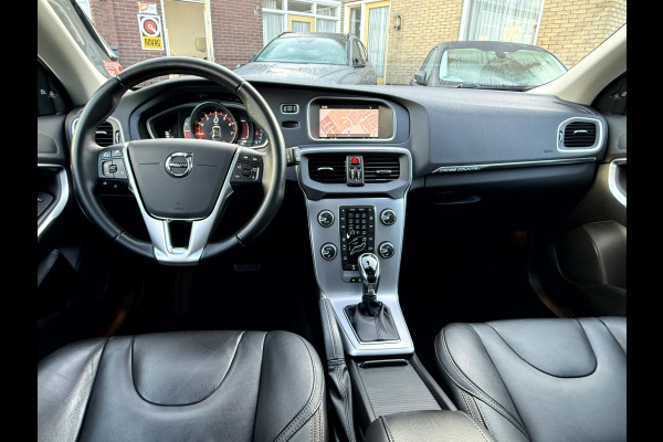 Volvo V40 Cross Country 1.5 T3 Nordic+ Luxury Panoramadak, 18''Lmv, Trekhaak