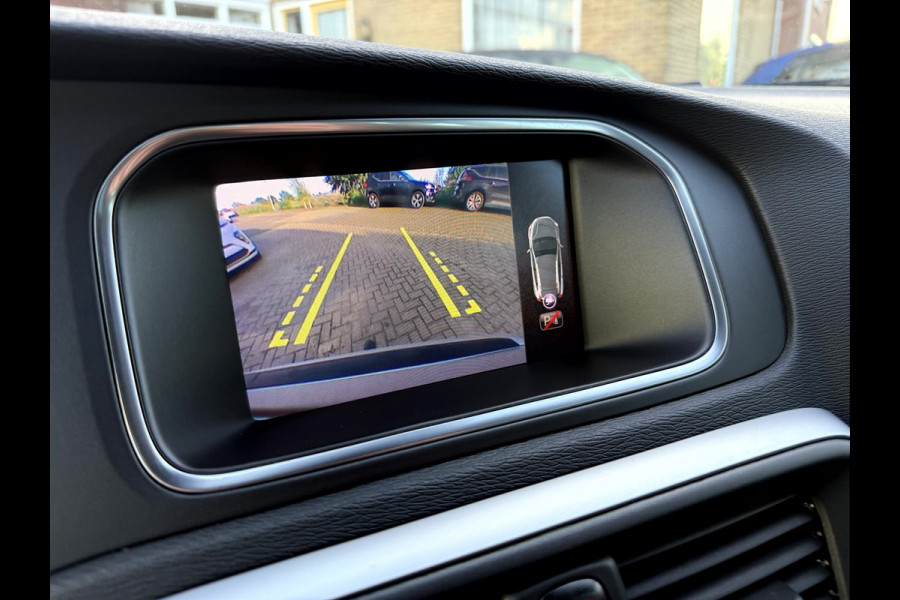 Volvo V40 Cross Country 1.5 T3 Nordic+ Luxury Panoramadak, 18''Lmv, Trekhaak