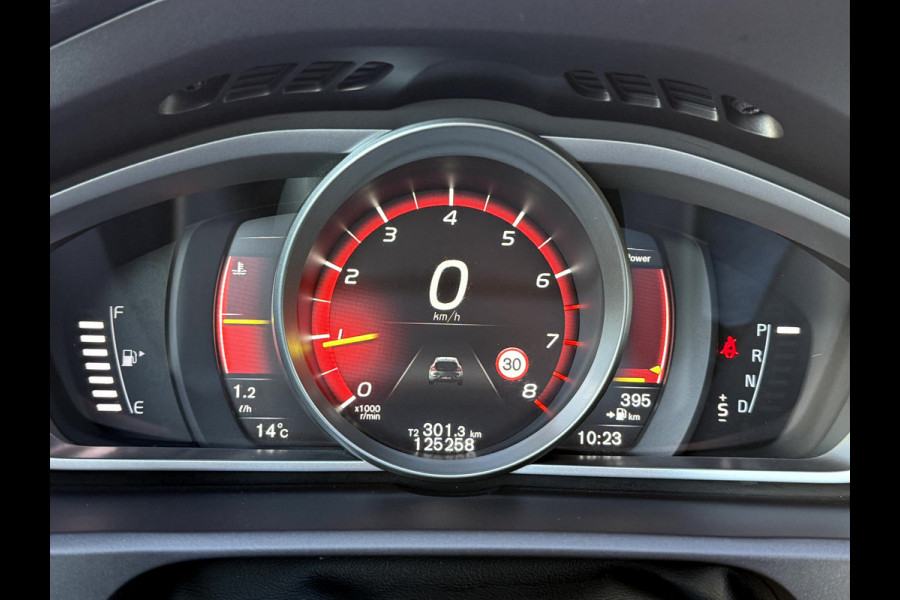 Volvo V40 Cross Country 1.5 T3 Nordic+ Luxury Panoramadak, 18''Lmv, Trekhaak