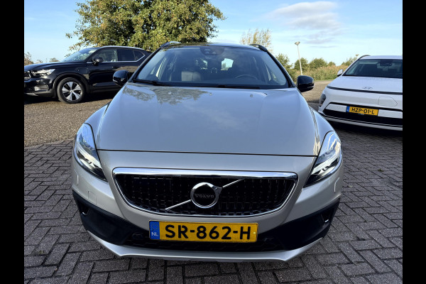 Volvo V40 Cross Country 1.5 T3 Nordic+ Luxury Panoramadak, 18''Lmv, Trekhaak